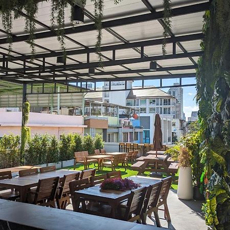 Urban Jungle Hostel Бангкок Екстер'єр фото