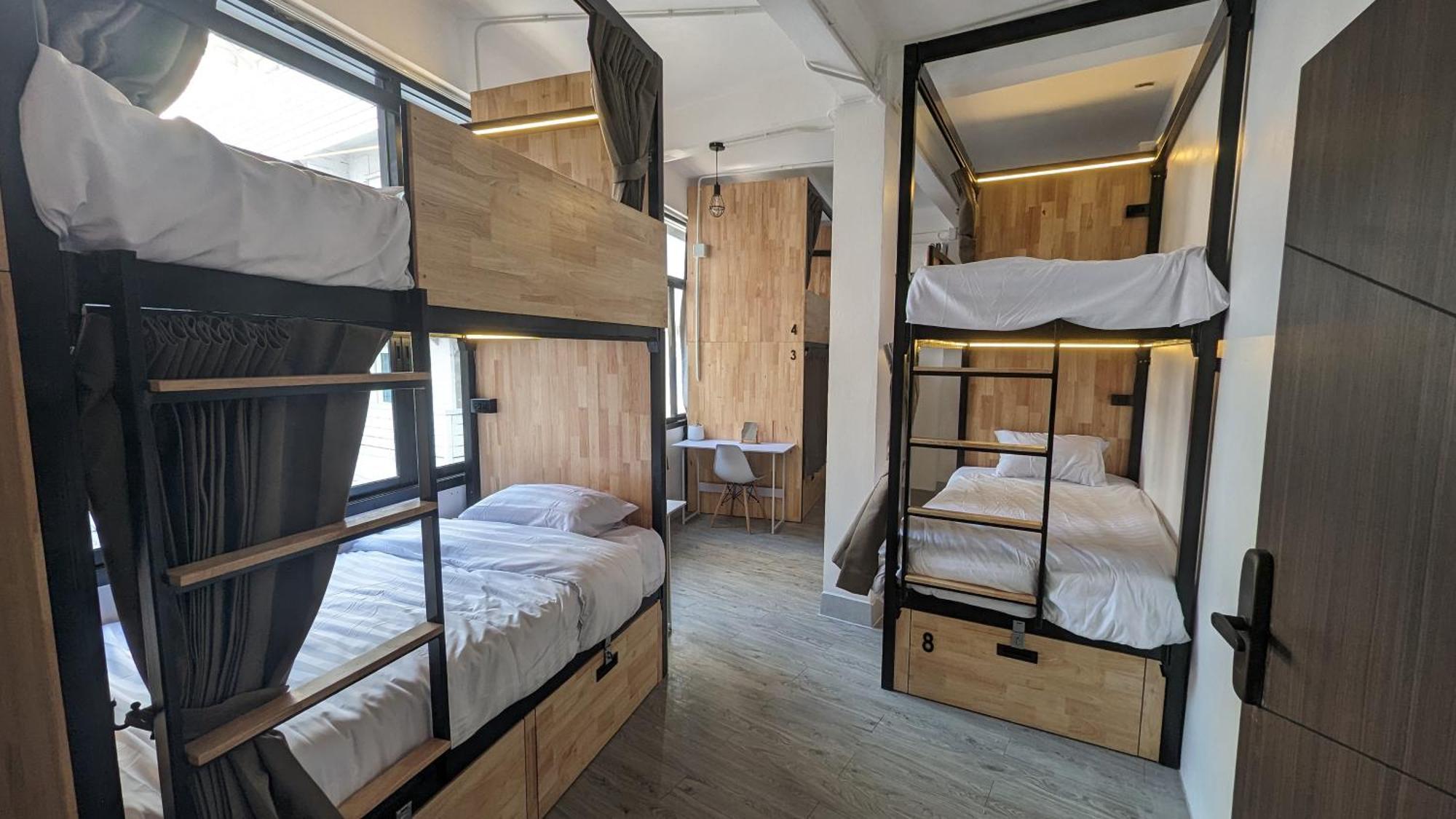 Urban Jungle Hostel Бангкок Екстер'єр фото