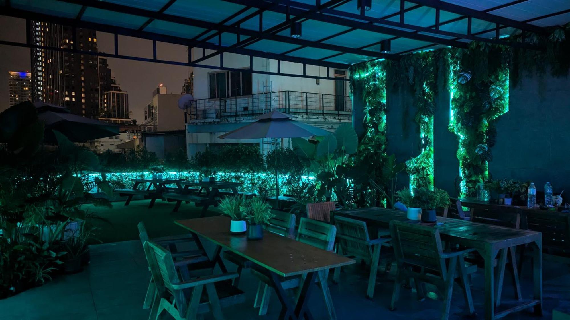 Urban Jungle Hostel Бангкок Екстер'єр фото
