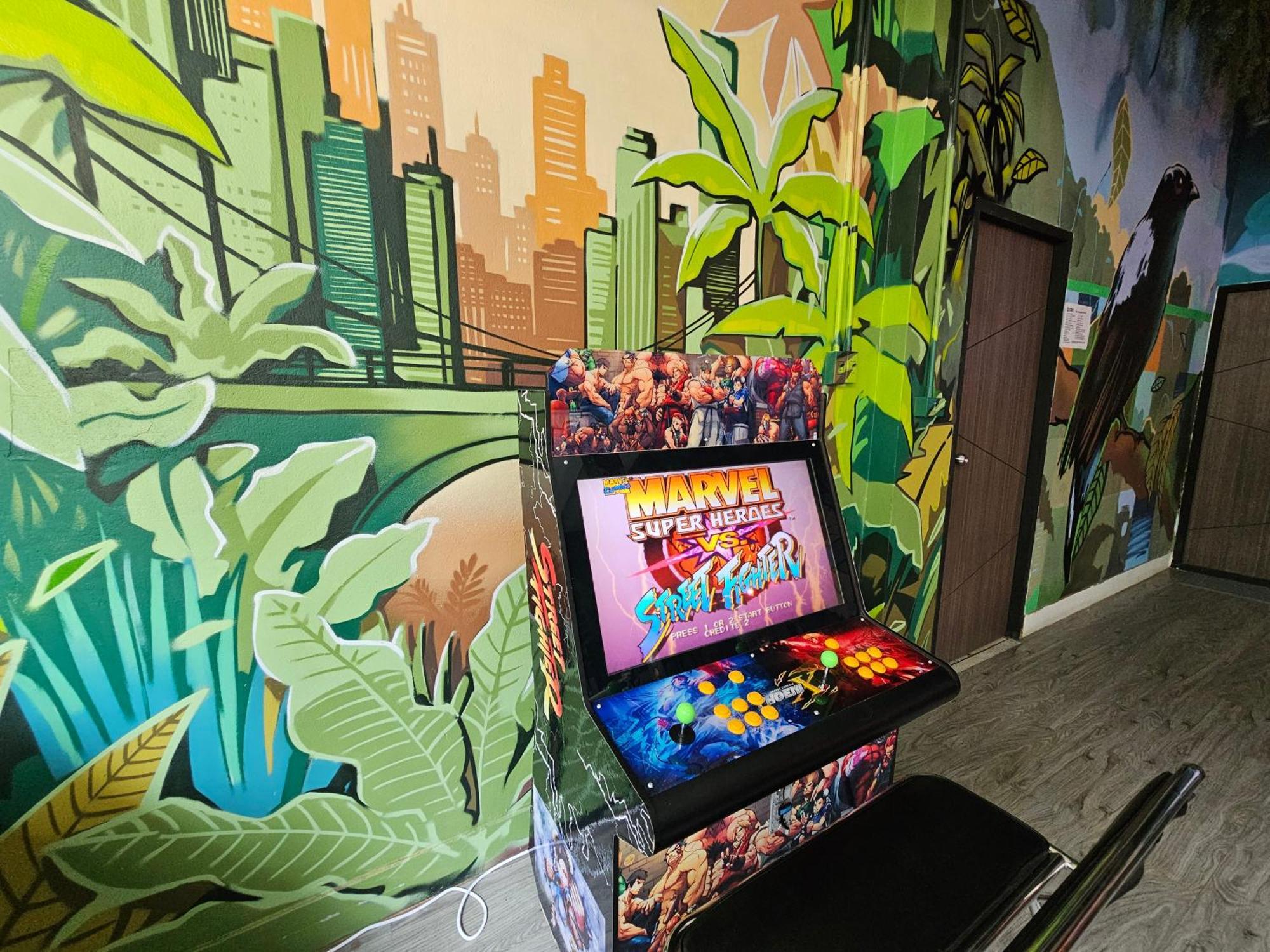 Urban Jungle Hostel Бангкок Екстер'єр фото