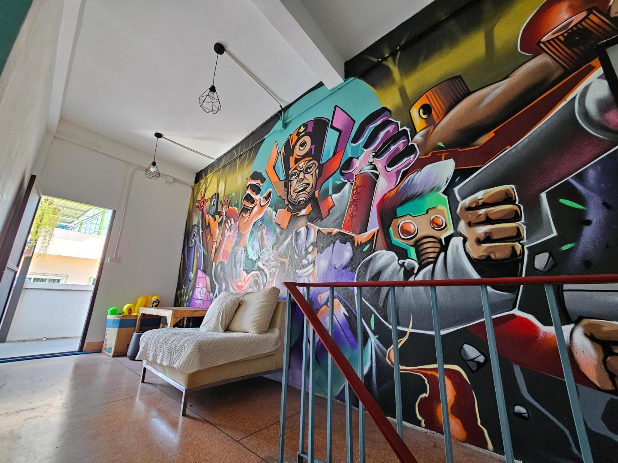 Urban Jungle Hostel Бангкок Екстер'єр фото