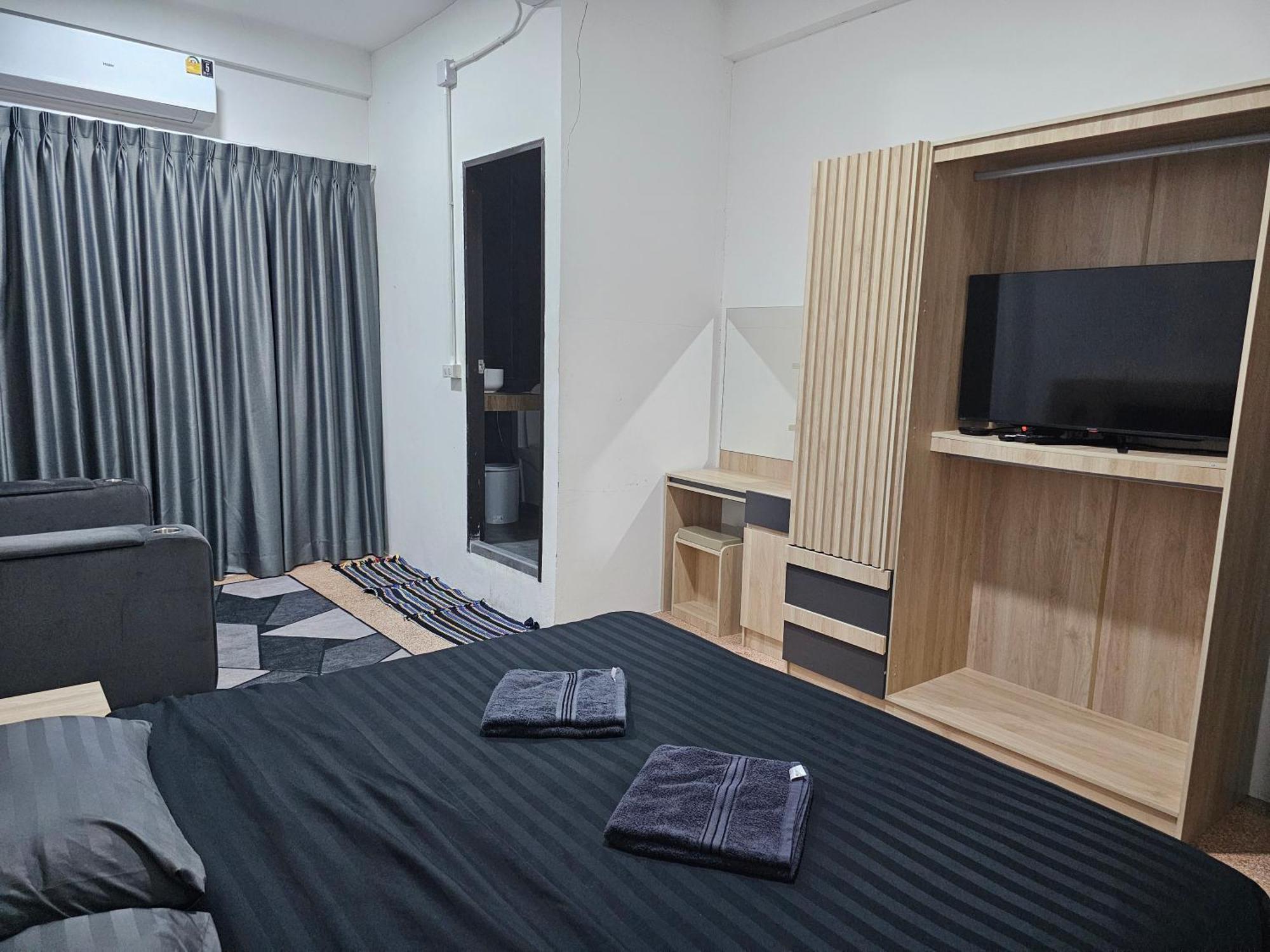 Urban Jungle Hostel Бангкок Екстер'єр фото