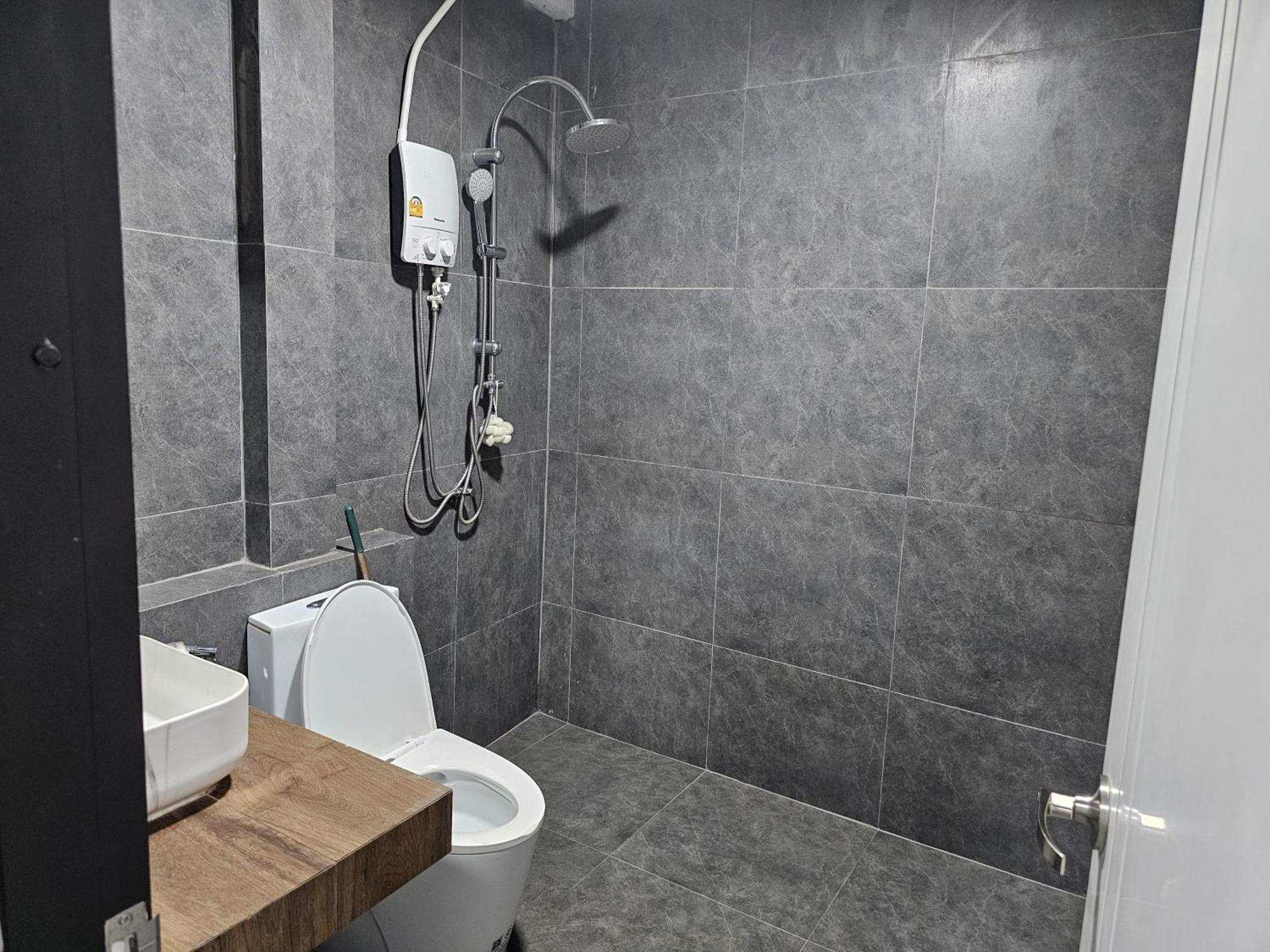 Urban Jungle Hostel Бангкок Екстер'єр фото